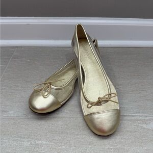 ⚜️🆕Elegant Jon Josef Gold Flats With PVC and Bow Detail, 7.5⚜️